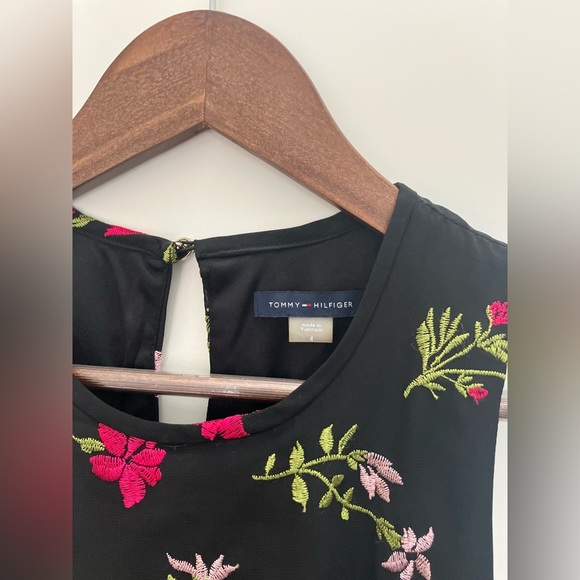 Tommy Hilfiger Sleeveless Shift Embroidered Flower Dress - Picture 3 of 4